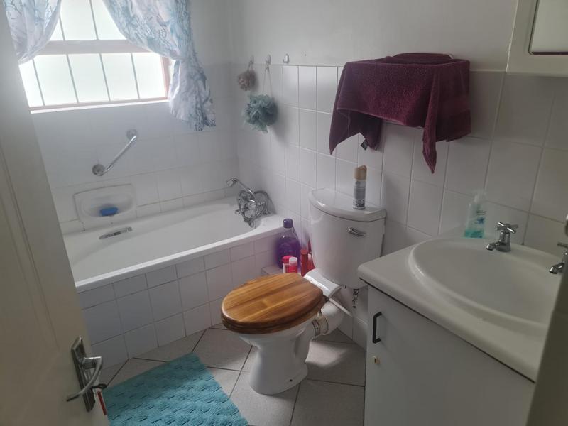 3 Bedroom Property for Sale in Sandbaai Western Cape